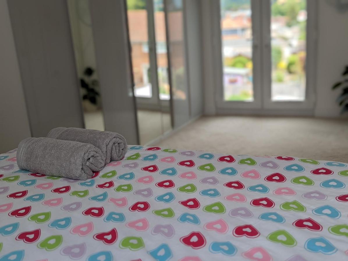 Bright Haven: 4-bed With Garden, Spa & Parking * Portsmouth