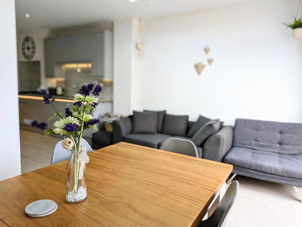 Bright Haven: 4-bed With Garden, Spa & Parking Portsmouth