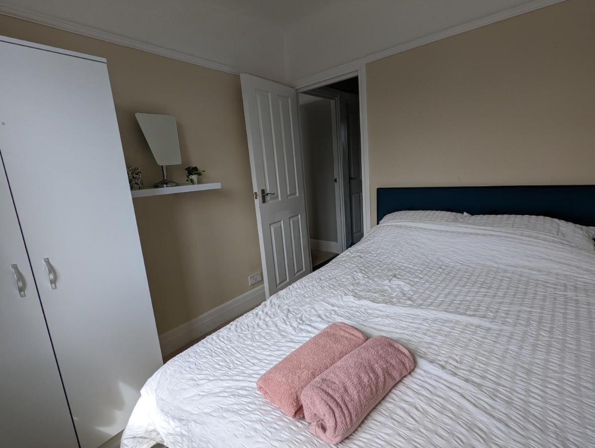Bright Haven: 4-bed With Garden, Spa & Parking * Portsmouth