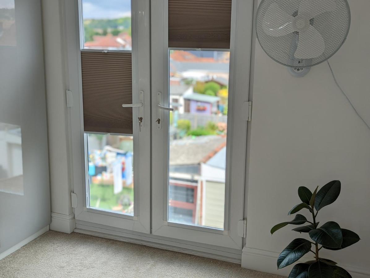 Bright Haven: 4-bed With Garden, Spa & Parking Portsmouth