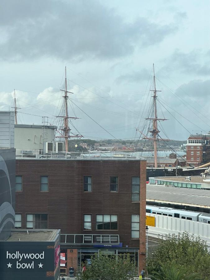 Gunwharf Quays Harbour Apartment