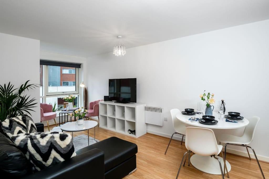 Gunwharf Quays Two Bedroom Apartment Portsmouth