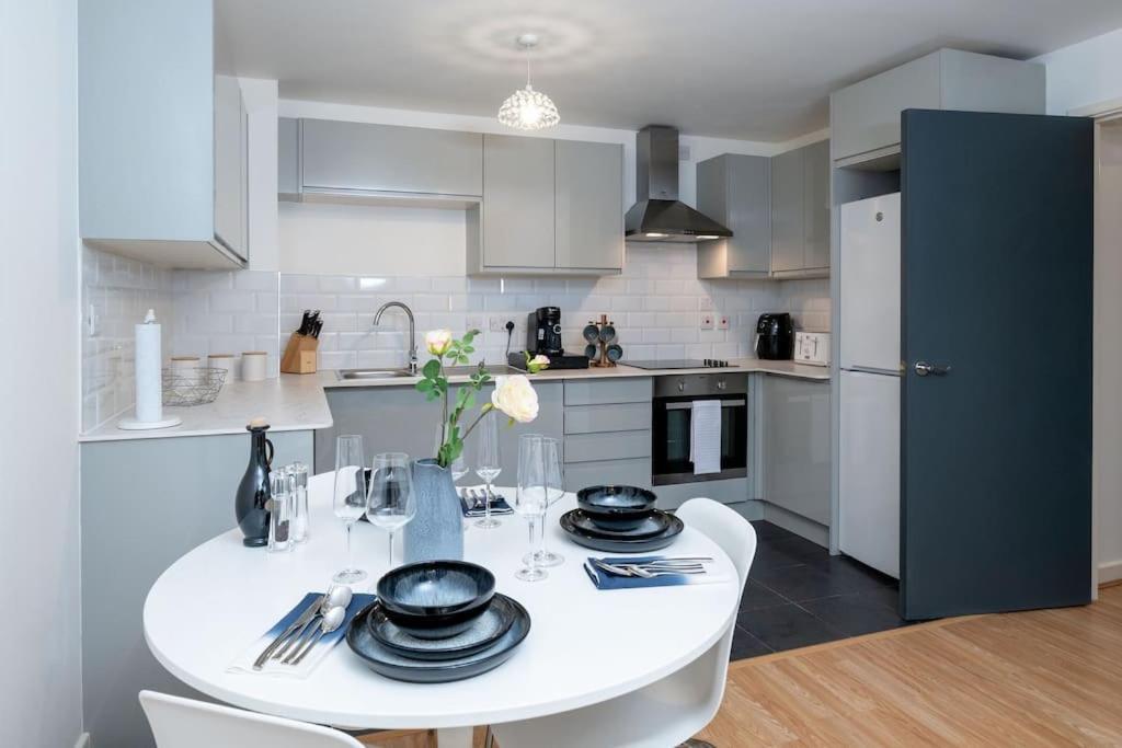 Gunwharf Quays Two Bedroom Apartment Portsmouth