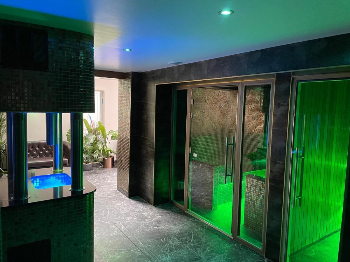 Ashbys & Hire 4* Portsmouth
