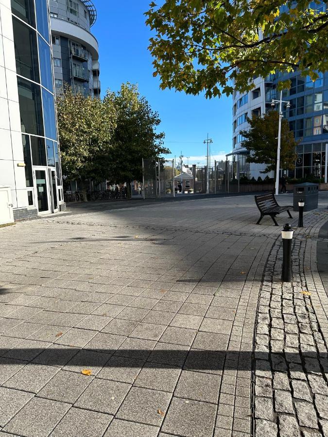 Flat With Free Parking In Gunwharf Quays