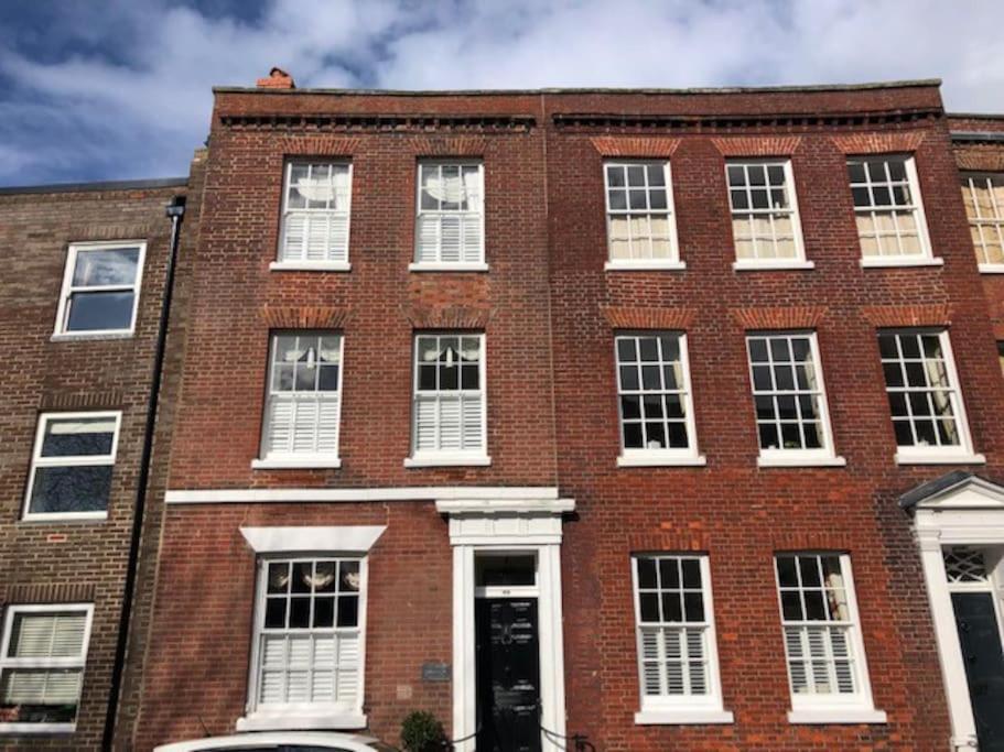 Villa Luxury 2 Bed Georgian Townhouse, Old *