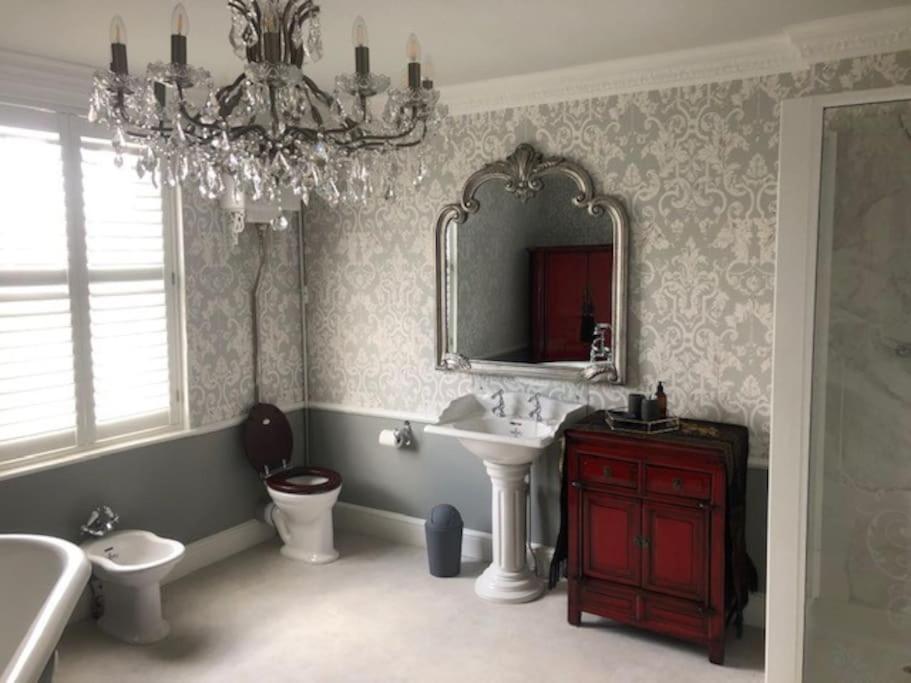 Luxury 2 Bed Georgian Townhouse, Old