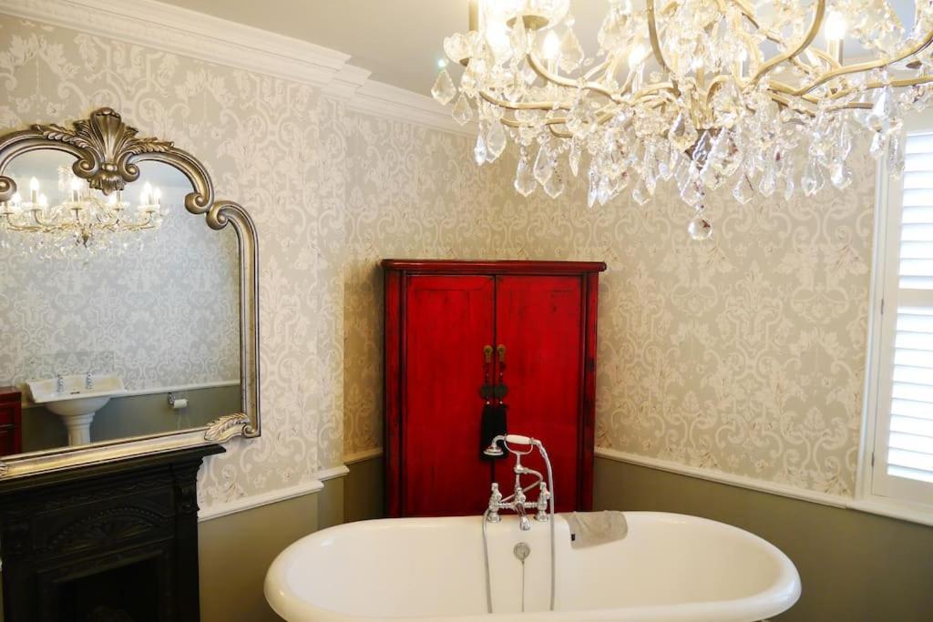 Luxury 2 Bed Georgian Townhouse, Old