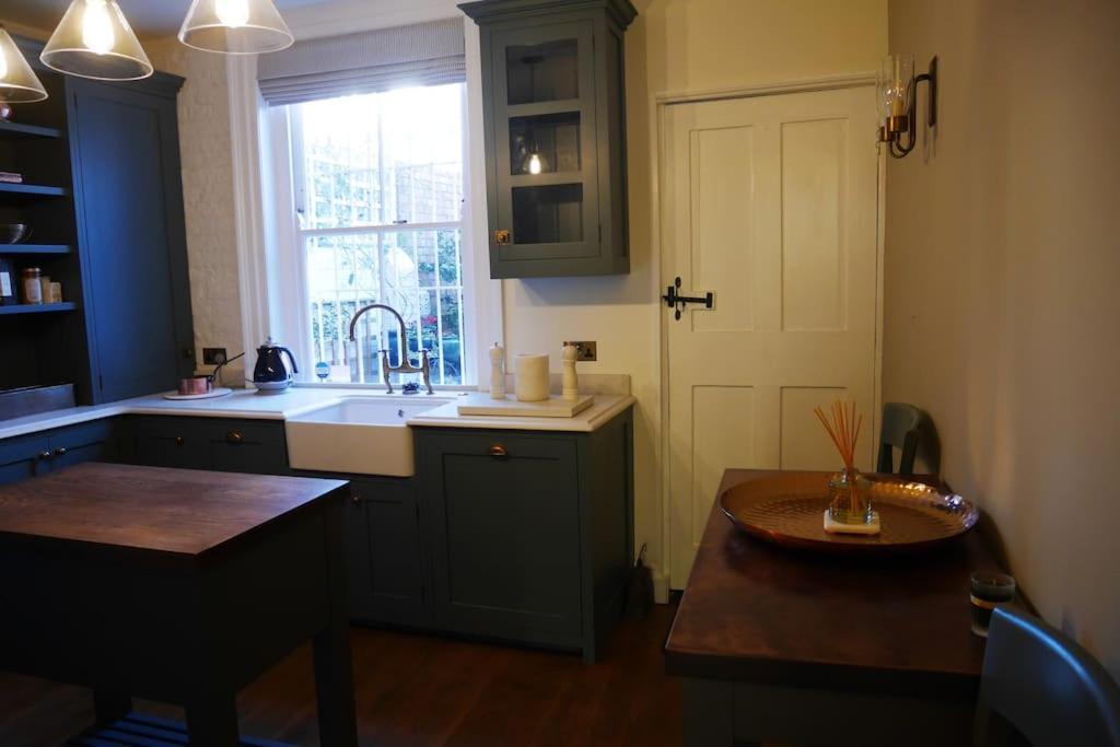 Luxury 2 Bed Georgian Townhouse, Old Villa