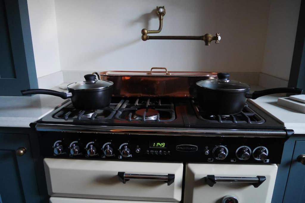 Luxury 2 Bed Georgian Townhouse, Old Villa *