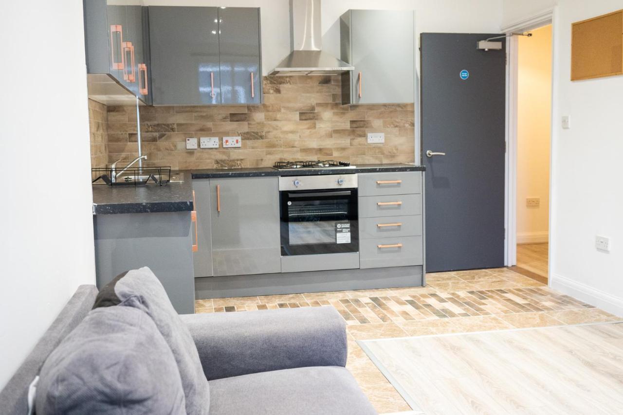 4 Bed, 3 Bath In Centre * Portsmouth