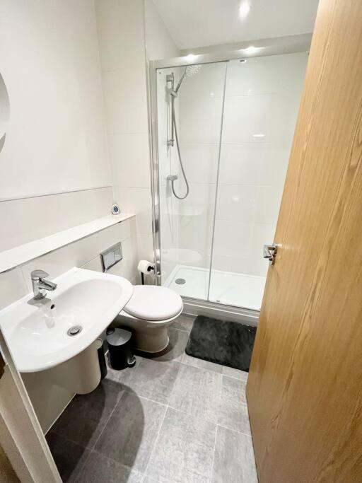 Apartment Spacious 2 Bed Ground Floor Apartment, Free Parking, Close To Historic Dockyard & Gunwharf Quays Portsmouth