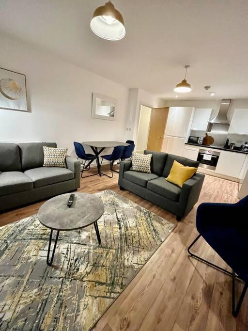 Apartment Spacious 2 Bed Ground Floor Apartment, Free Parking, Close To Historic Dockyard & Gunwharf Quays Portsmouth