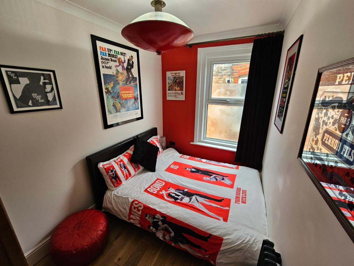 Southsea Royale Bond 3 Bed Cool Penthouse, Seafront Parking Apartment