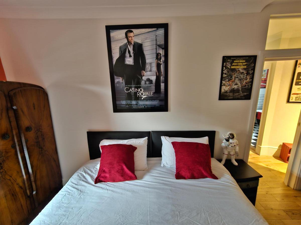 Southsea Royale Bond 3 Bed Cool Penthouse, Seafront Parking Apartment