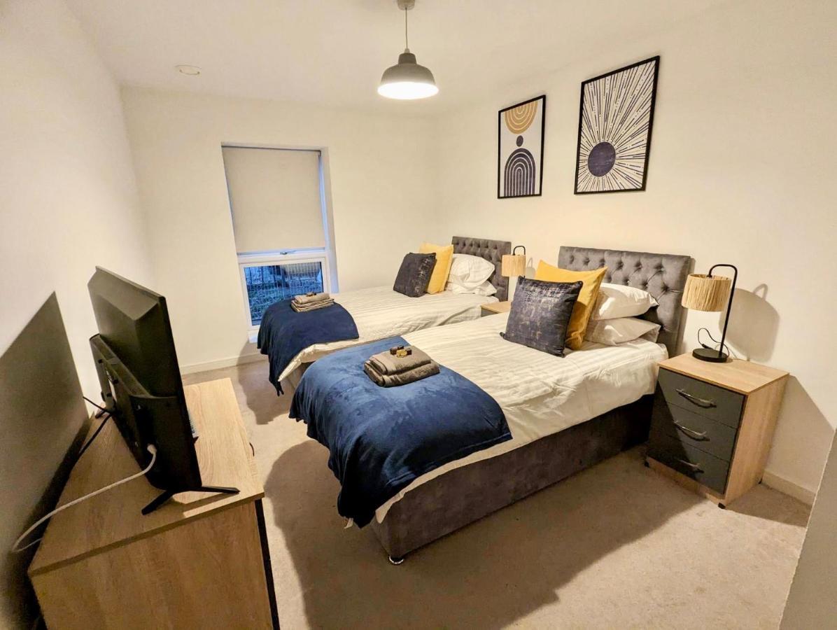 Spacious 2 Bed Ground Floor Apartment, Free Parking, Close To Historic Dockyard & Gunwharf Quays Apartment Portsmouth