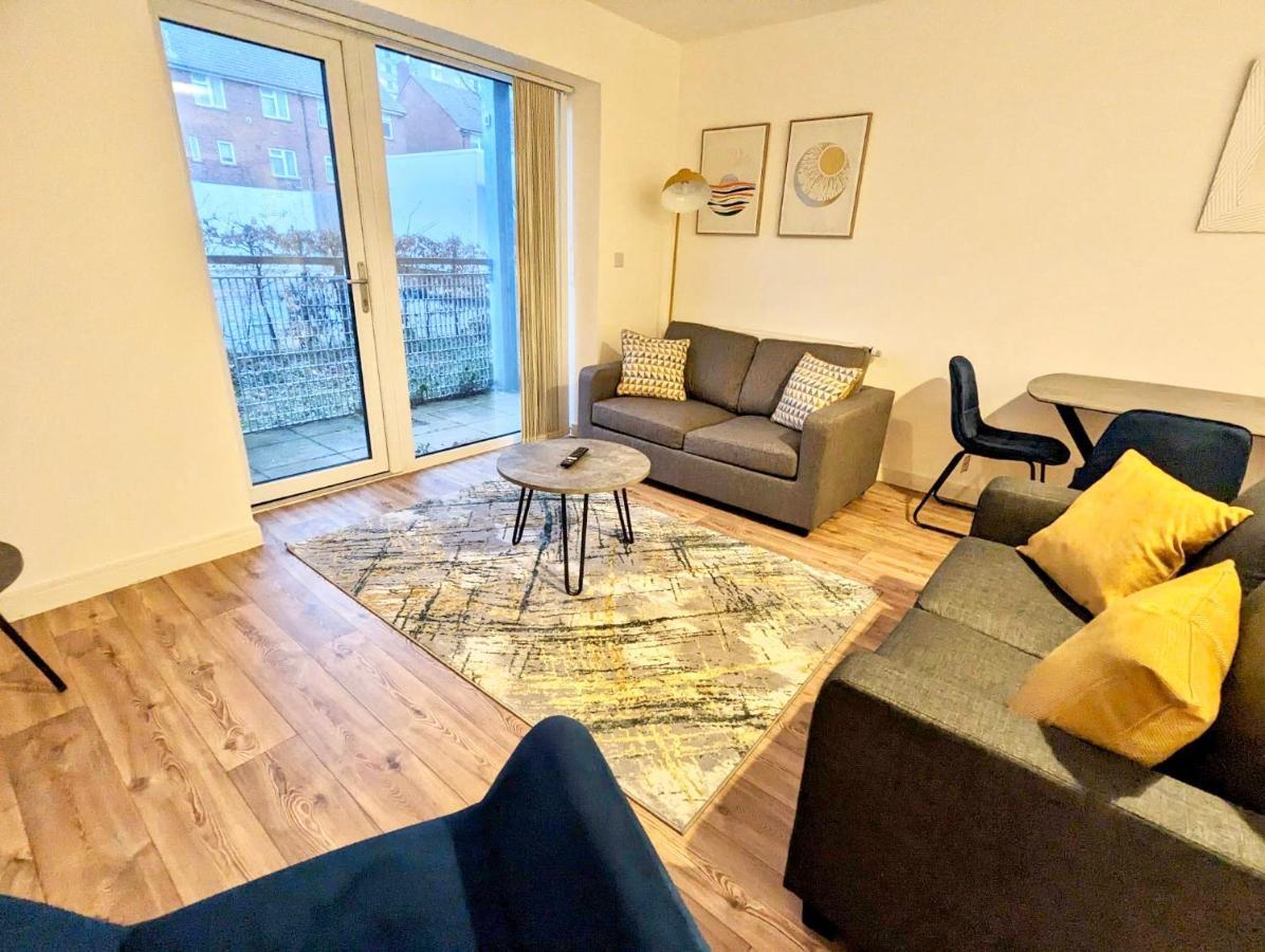 Spacious 2 Bed Ground Floor Apartment, Free Parking, Close To Historic Dockyard & Gunwharf Quays Apartment Portsmouth