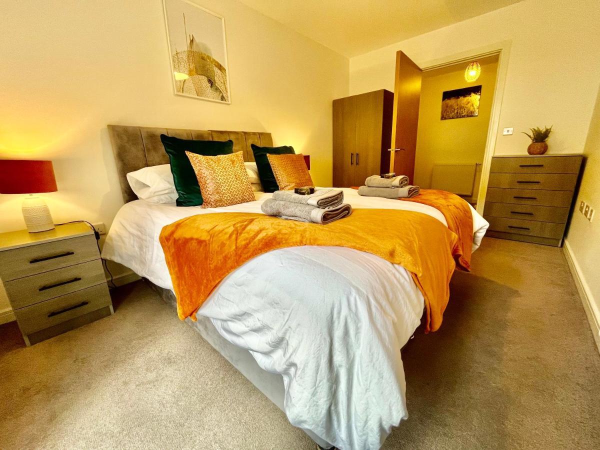 Apartment Spacious 2 Bed Ground Floor Apartment, Free Parking, Close To Historic Dockyard & Gunwharf Quays *