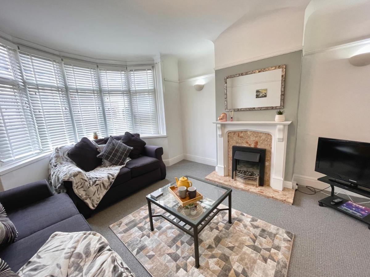 Apartment 3 Bedroom Getaway, Sleeps 6