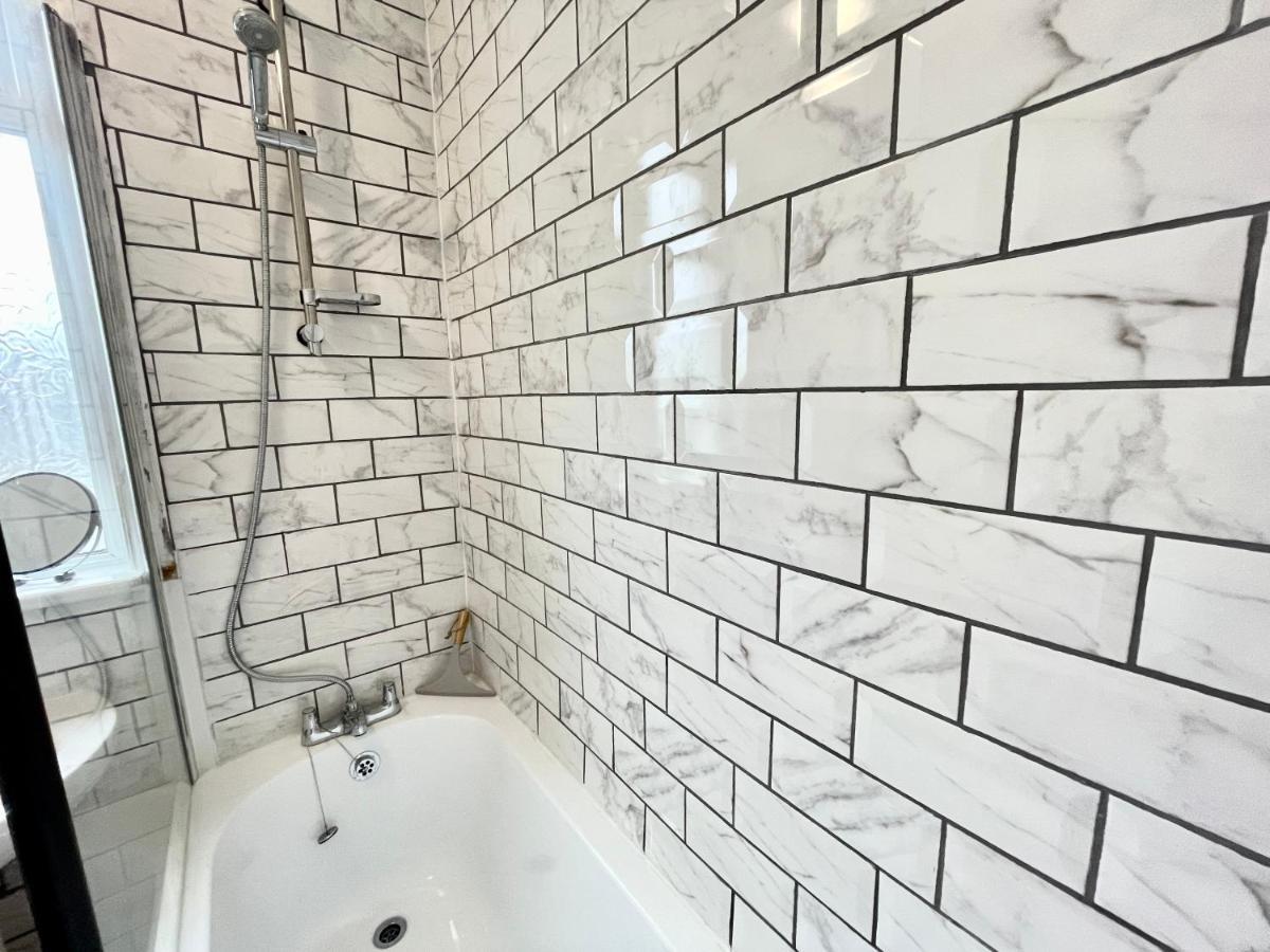3 Bedroom Getaway, Sleeps 6 Apartment Portsmouth