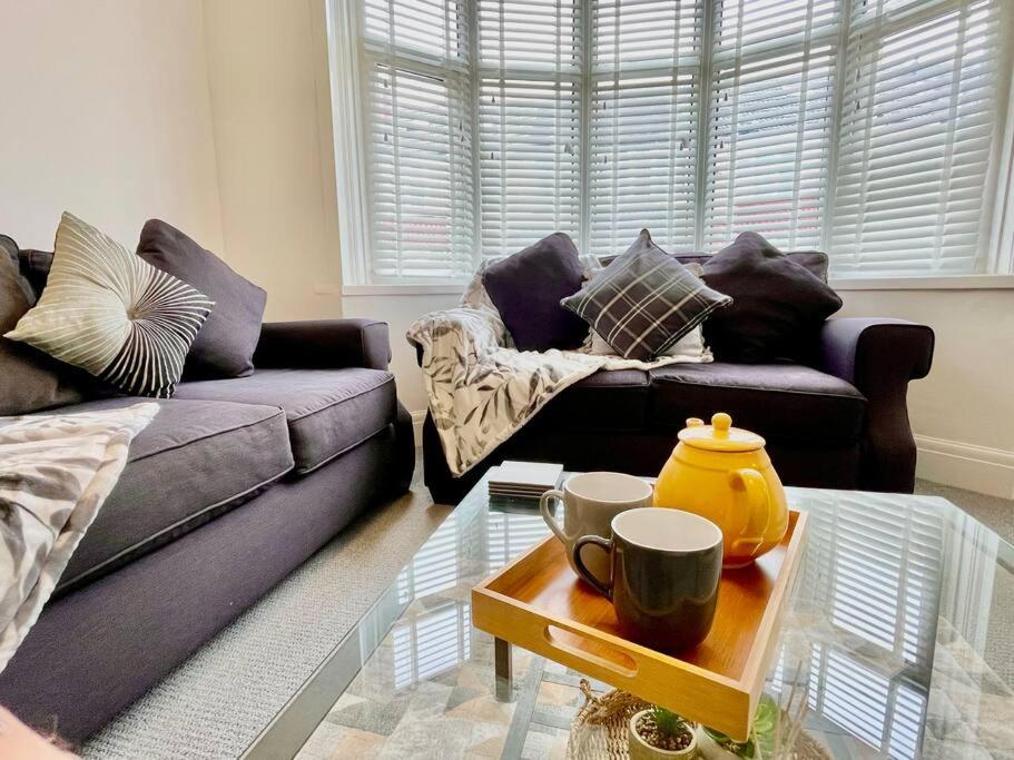 Apartment 3 Bedroom Getaway, Sleeps 6