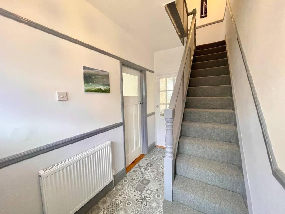 Apartment 3 Bedroom Getaway, Sleeps 6 *
