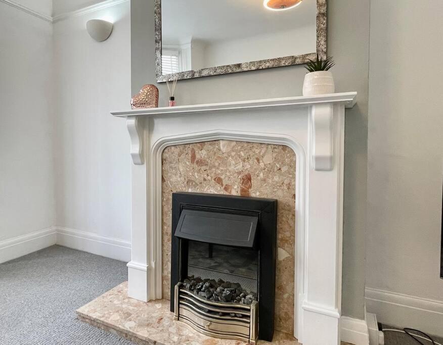 3 Bedroom Getaway, Sleeps 6 Apartment Portsmouth
