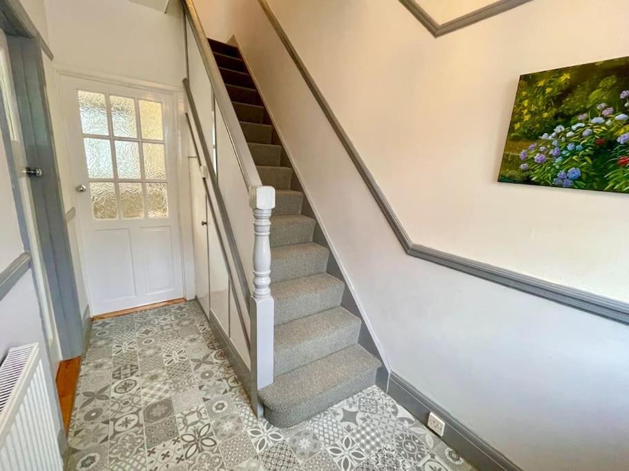 3 Bedroom Getaway, Sleeps 6 Apartment *