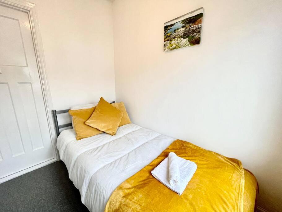 3 Bedroom Getaway, Sleeps 6 Apartment Portsmouth