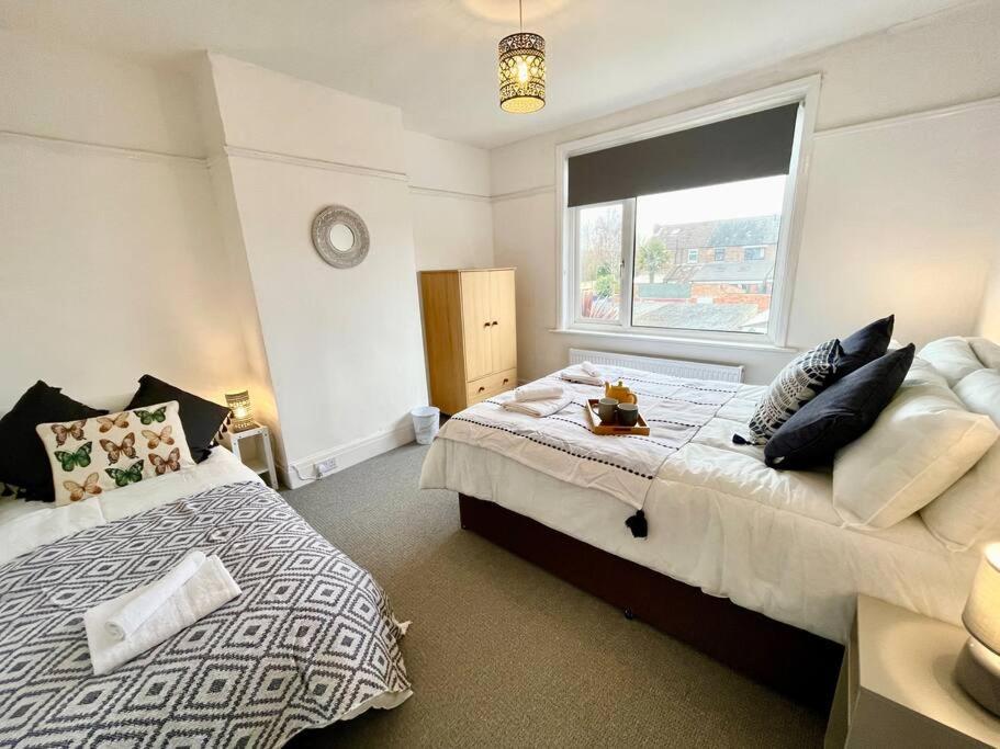 Apartment 3 Bedroom Getaway, Sleeps 6