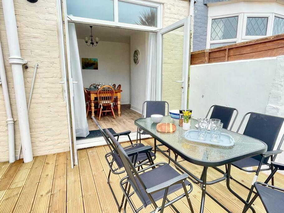 Apartment 3 Bedroom Getaway, Sleeps 6 Portsmouth