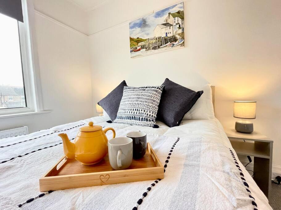 3 Bedroom Getaway, Sleeps 6 *