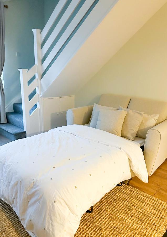 Little Sage House Newly Refurbished With Garden - Hot Tub - Sleeps 6 Holiday home Portsmouth
