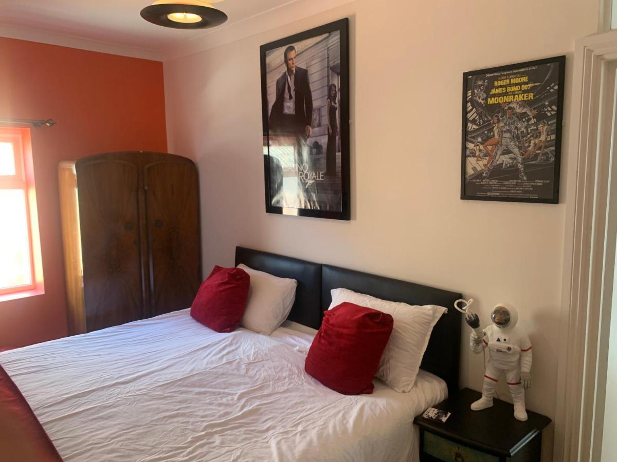 Southsea Royale Bond 3 Bed Cool Penthouse, Seafront Parking Apartment Portsmouth