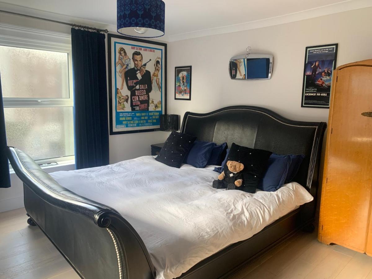 Southsea Royale Studio, Bond, Parking, Seafront