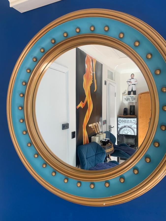 Southsea Royale Studio, Bond, Parking, Seafront