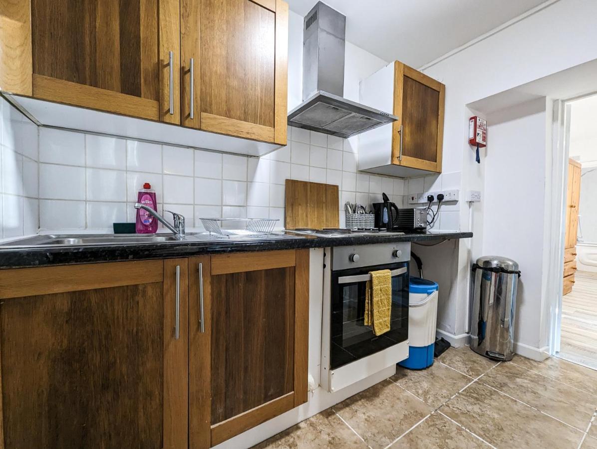 Apartment Cozy - With Private Kitchens & Bathrooms