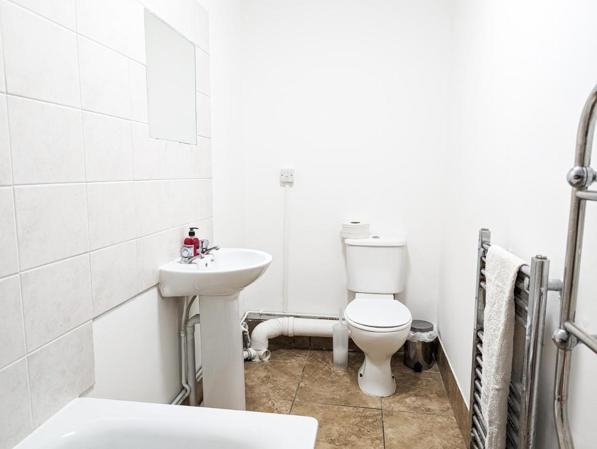Cozy - With Private Kitchens & Bathrooms Apartment