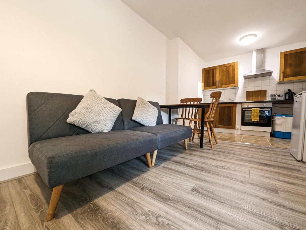 Cozy - With Private Kitchens & Bathrooms