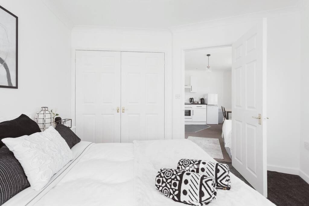 The Minimalist - Entire 1 Bed Flat Near Gunwharf Quays, Ground Floor Flat Private Entrance Portsmouth