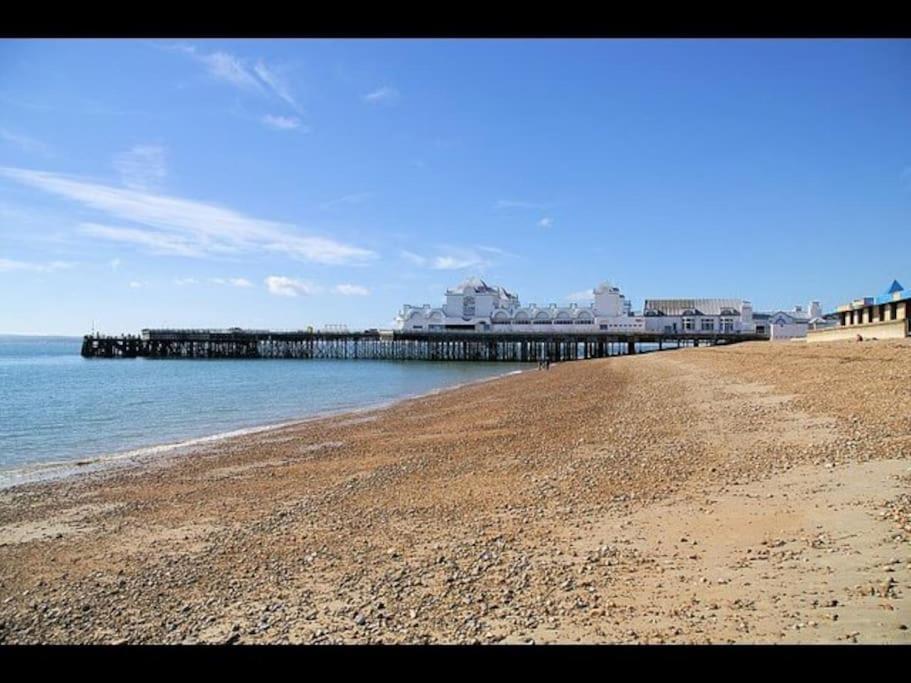 3 Bedroom Getaway, Sleeps 6 *
