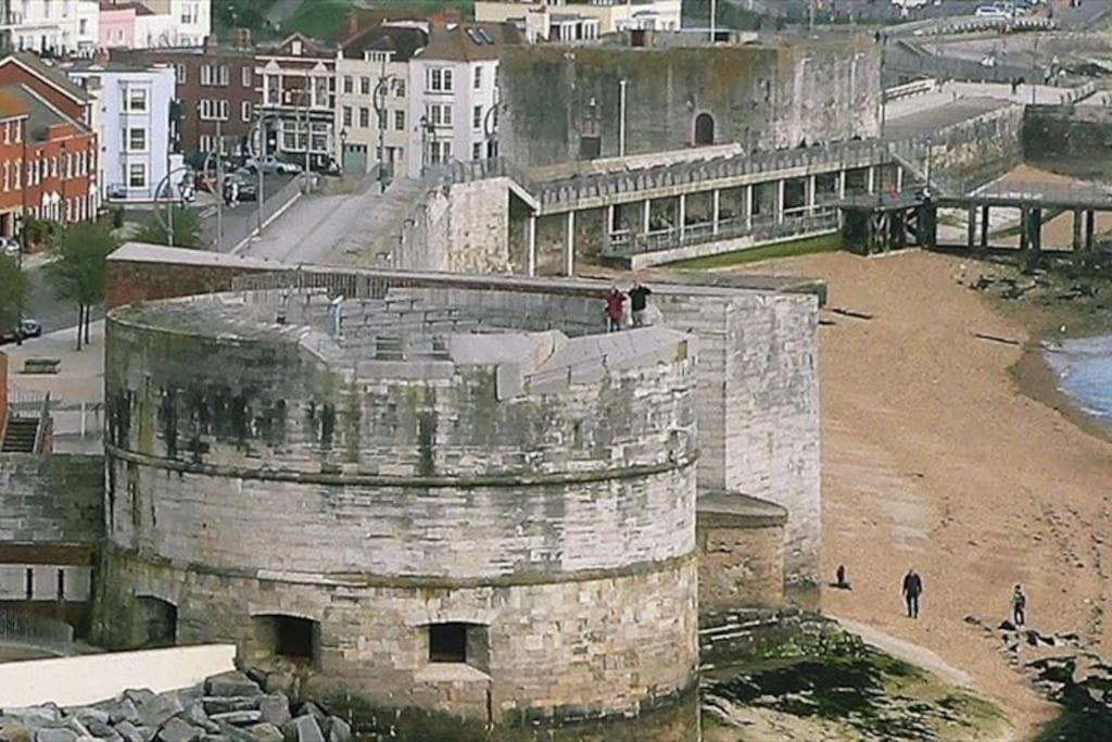 3 Bedroom Getaway, Sleeps 6 Portsmouth