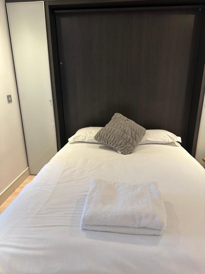 Gunwharf Quays Harbour Apartment *