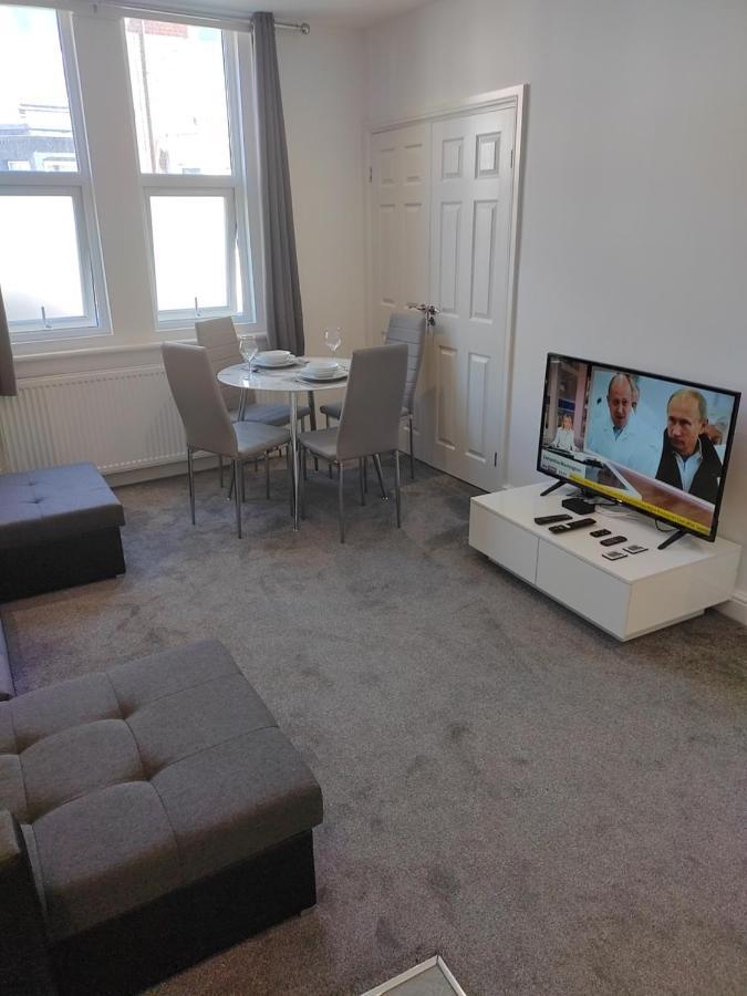 Quality Modern Southsea Garden Sleeps 4 People Apartment