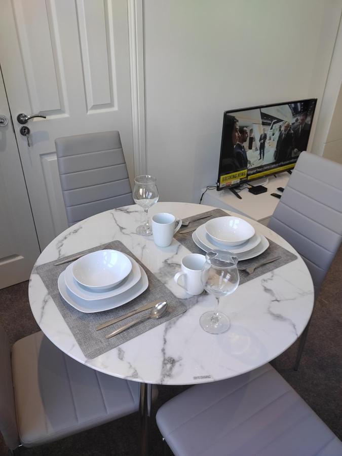 Quality Modern Southsea Garden Sleeps 4 People Apartment Portsmouth