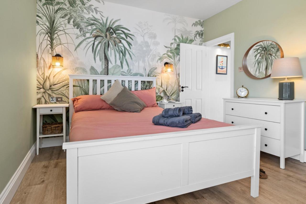 Holiday home Cosy & Bright With Backyard In Southsea