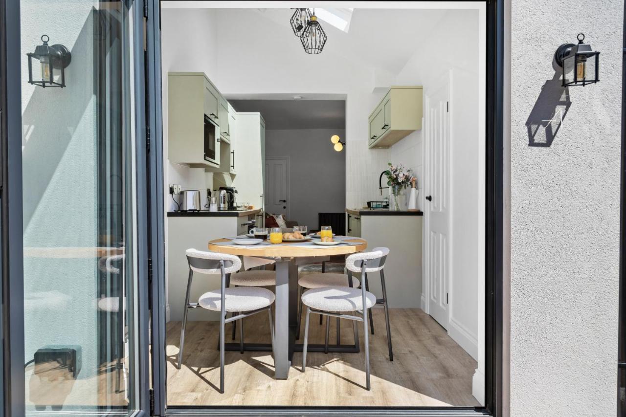 Cosy & Bright With Backyard In Southsea Holiday home