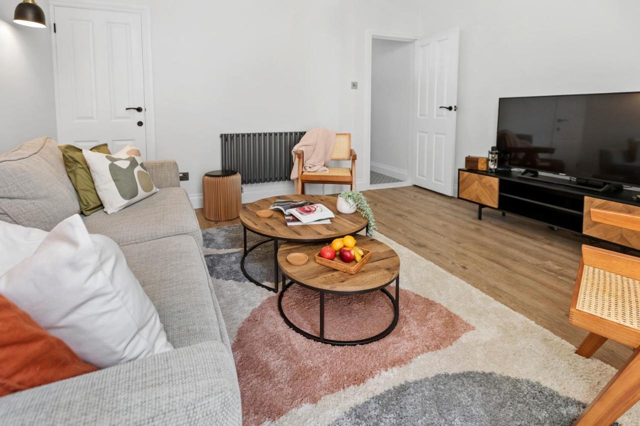 Holiday home Cosy & Bright With Backyard In Southsea