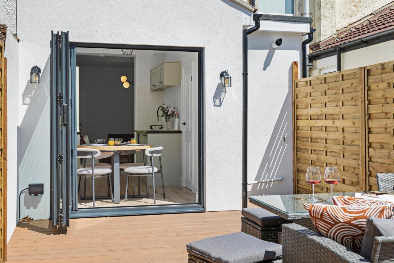Holiday home Cosy & Bright With Backyard In Southsea