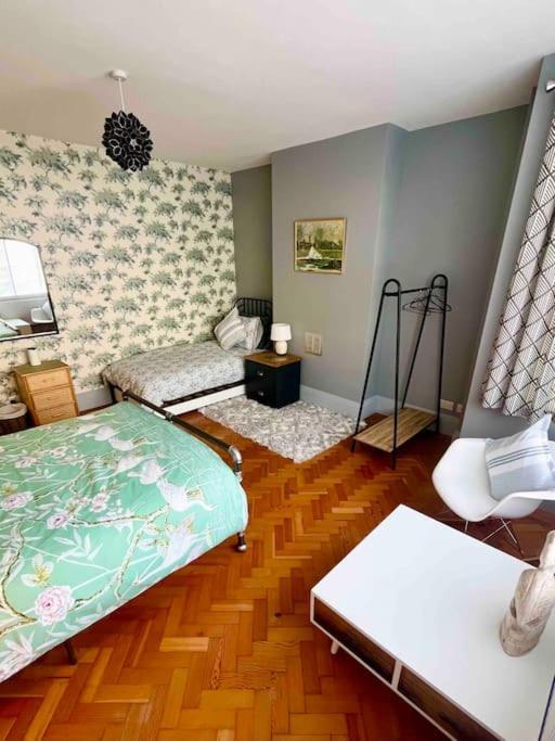Spacious Semi-detached Southsea House, Free Parking On Drive Holiday home *